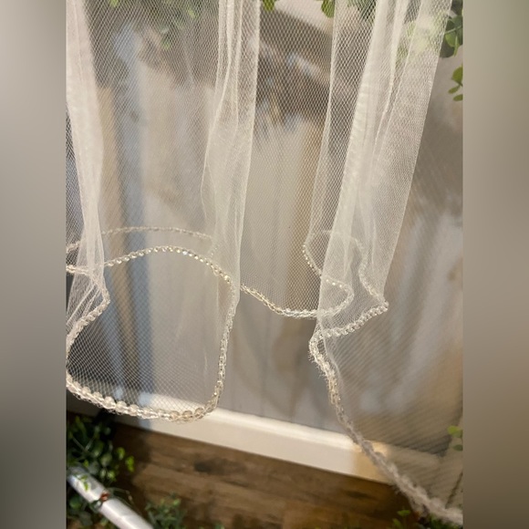 Medium length bridal veil - Picture 2 of 5